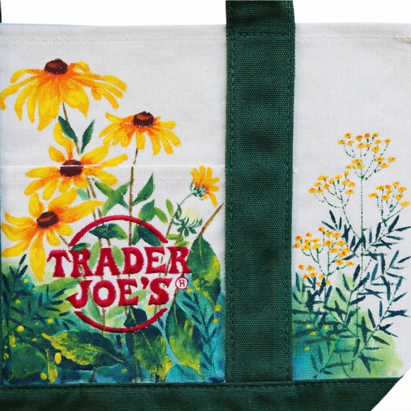 Trader Joe’s Mini Canvas Tote Hand Painted Daisy Floral Green Handle New - Picture 3 of 5